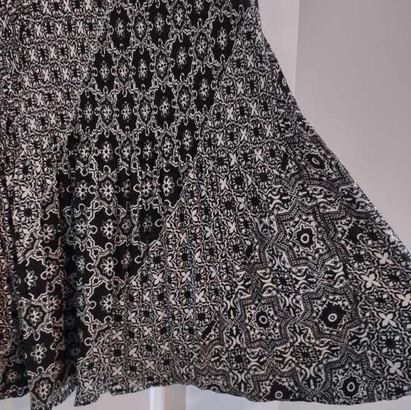 Catherines Smocked Mosaic Print Flutter Sleeve Tunic Top - Picture 7 of 12